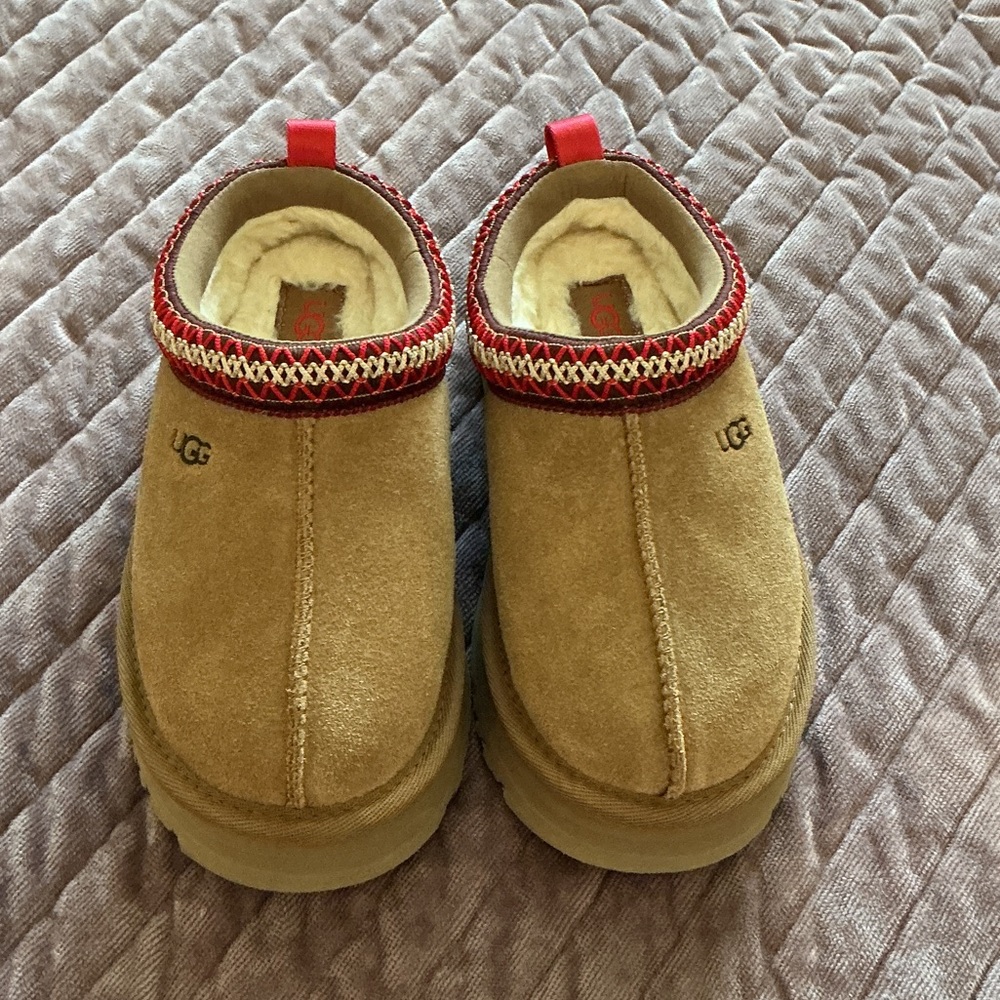 NWOB UGG Tazz 2 girls slippers - Picture 2 of 5